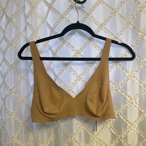 Skims Wireless Naked Plunge Bra - Mica - NWT